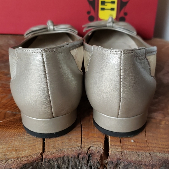 Size 8 M Vaneli Florice Flats in Opal Pearl w/ Box - Picture 7 of 8